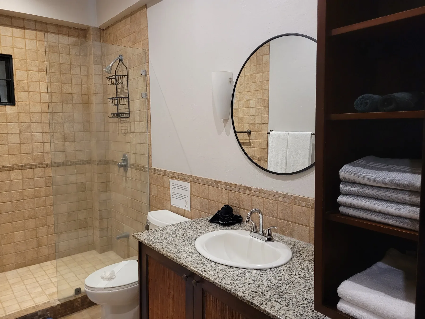 Baño con ducha a ras de suelo