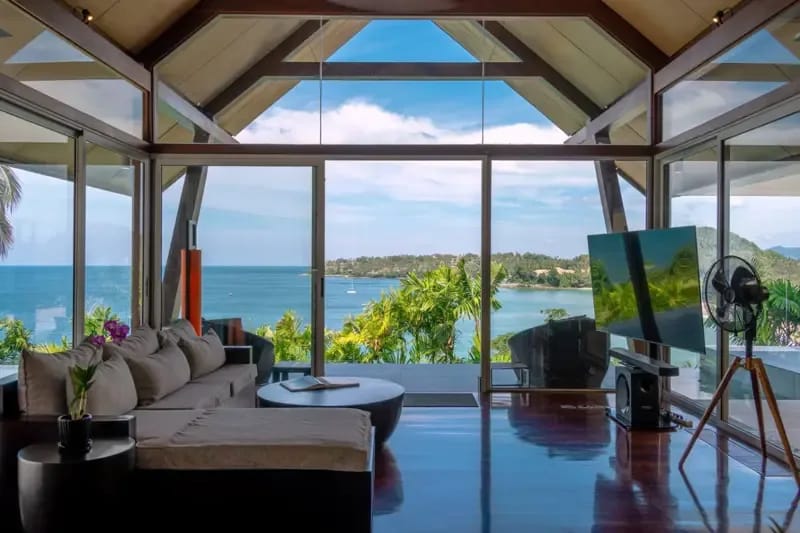Laemsingh Villa · Villa de 4 dormitorios frente al océano con piscina, playa de Surin, Phuket — foto 4