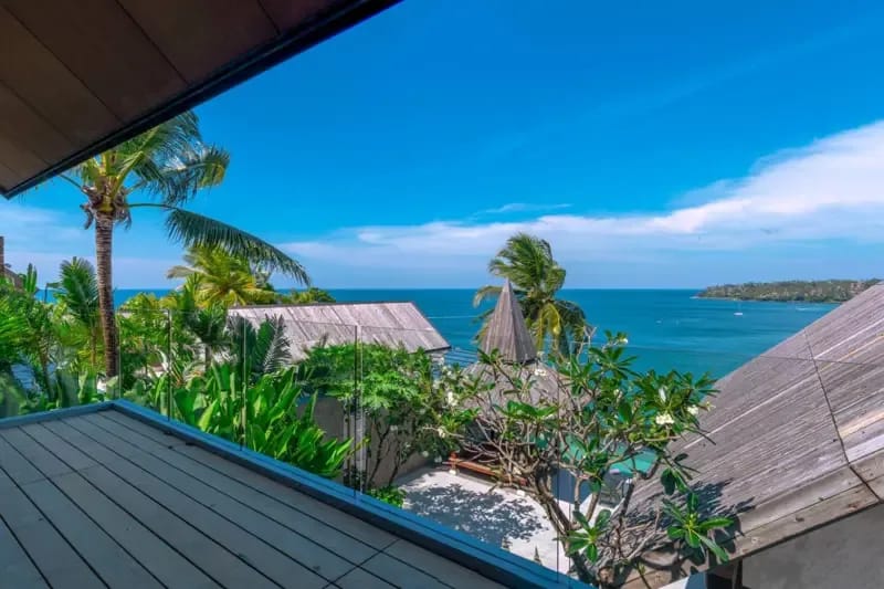 Laemsingh Villa · Villa de 4 dormitorios frente al océano con piscina, playa de Surin, Phuket — foto 6