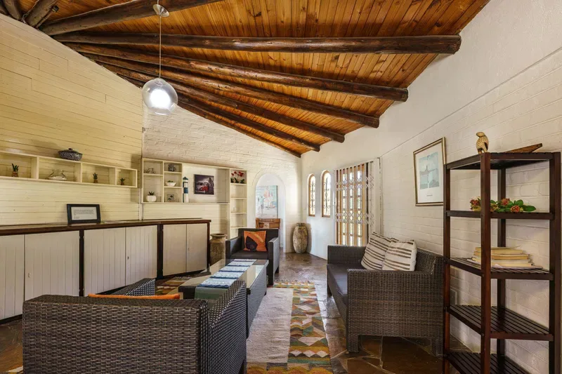 Family Friendly Beach Road House