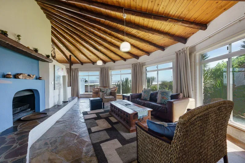 Family Friendly Beach Road House