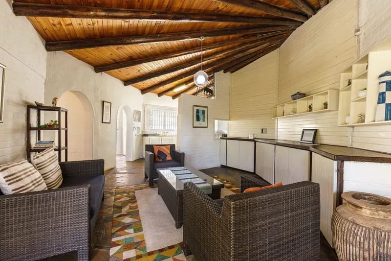 Family Friendly Beach Road House