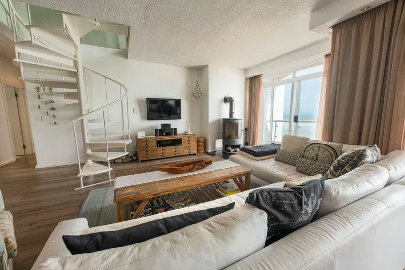 Beachfront Penthouse 43