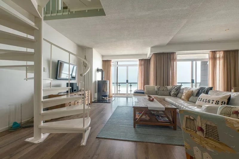 Beachfront Penthouse 43