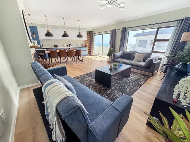 Exquisite Sea View Apartment City Centre