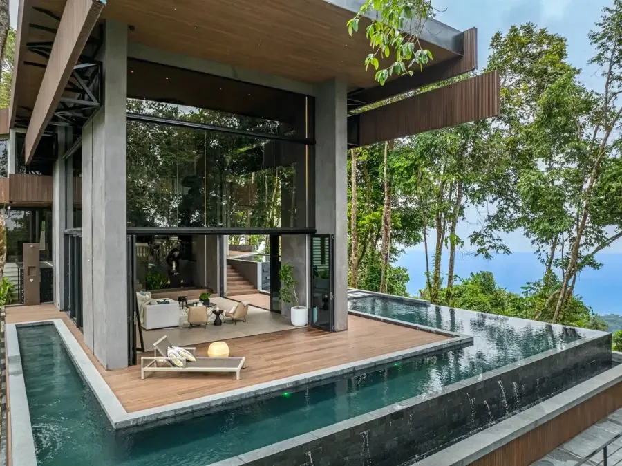 Casa Corazón de la Selva — Piscina y terraza 01