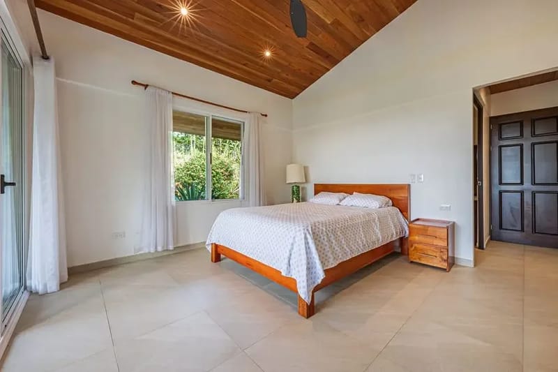 Finca Hermosa / Casa Botanica — Bedroom 1