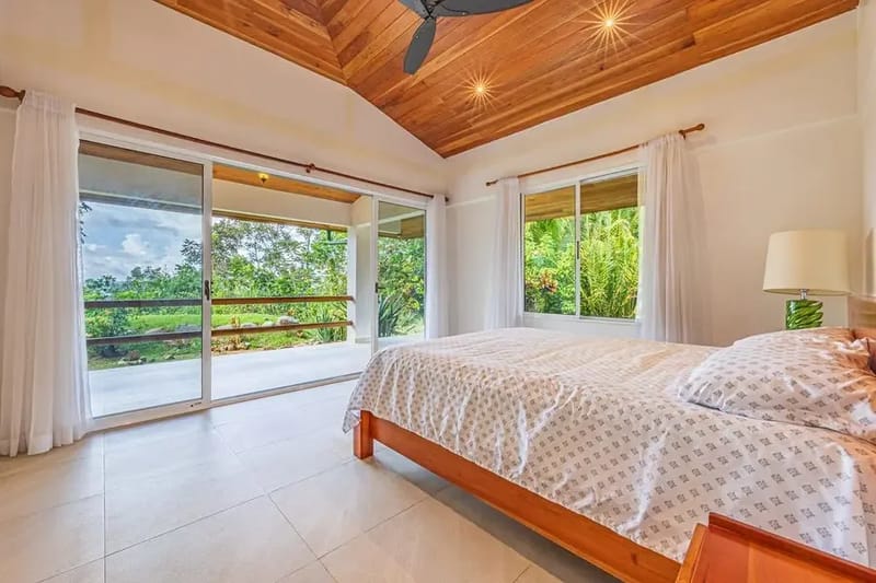 Finca Hermosa / Casa Botanica — Bedroom 1