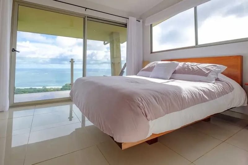 HR1 — Bedroom 1- Master