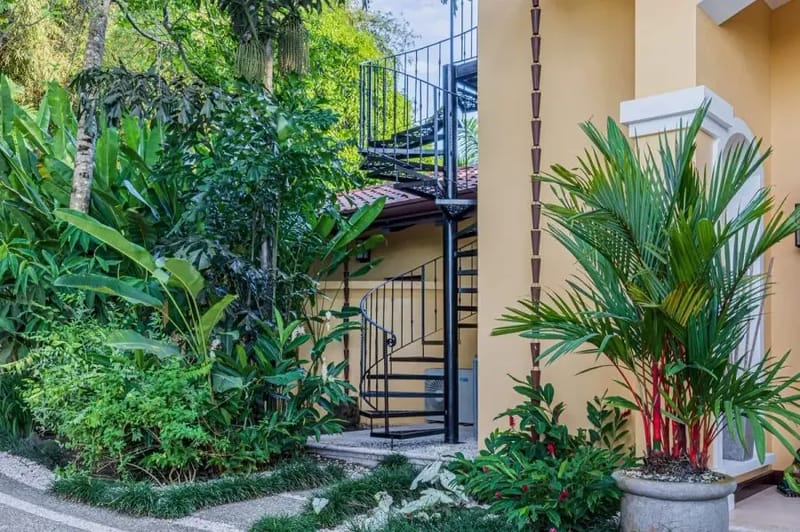 Nido Escondido — Exterior
