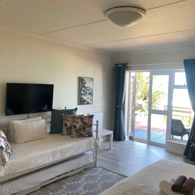 Sea Paradise guest room