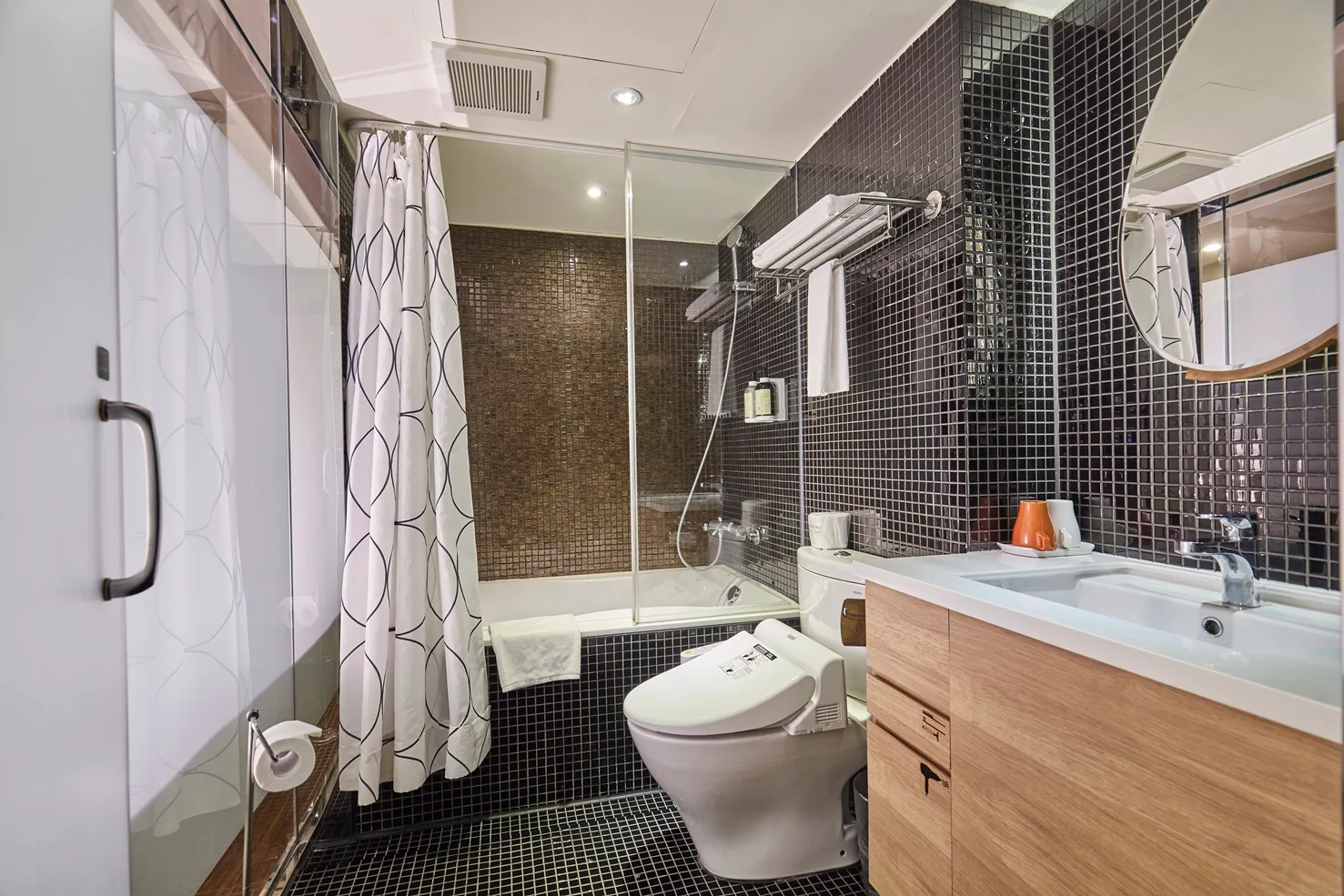 Simple Room bathroom