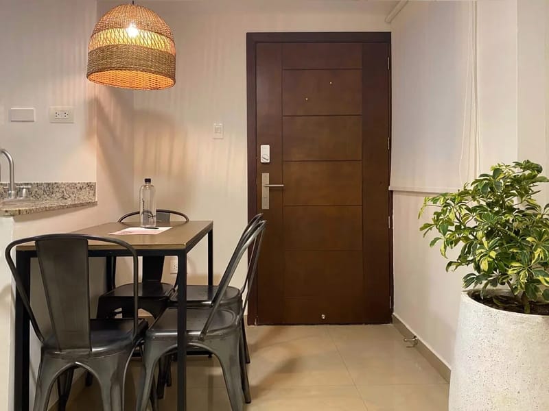 Majestic 2BR w/ AC in Bocagrande