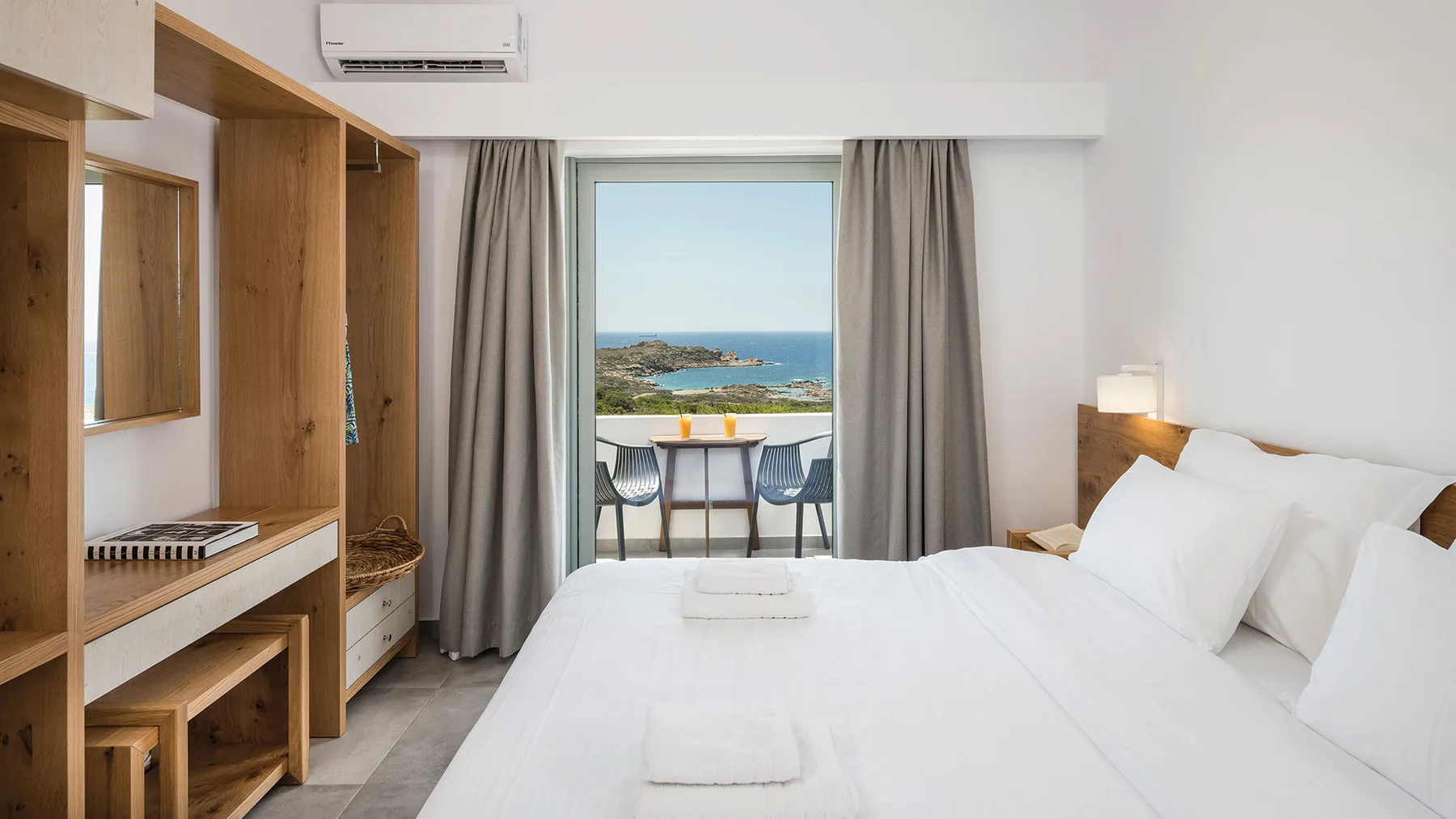 Habitación con cama doble en Glykeria Hotel