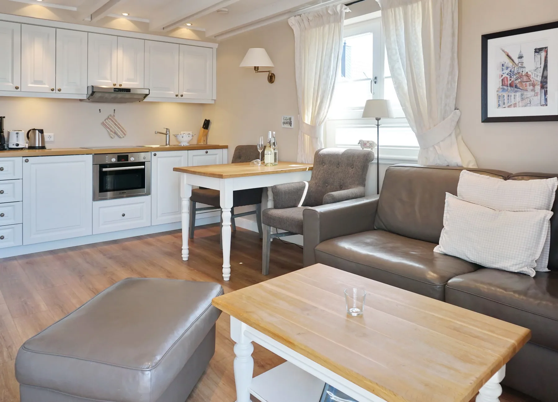2-Raum Appartement mit ca. 32m ² Nutzfläche, Parkplatz, Nichtraucher.