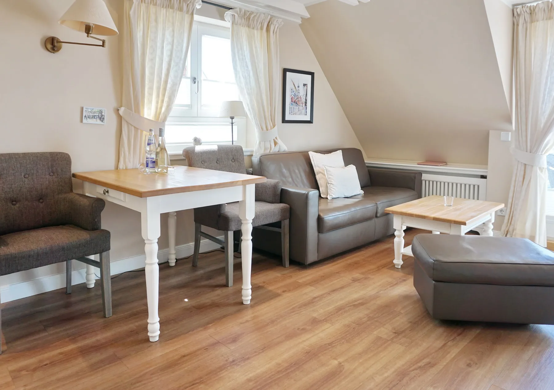 2-Raum Appartement mit ca. 32m ² Nutzfläche, Parkplatz, Nichtraucher.