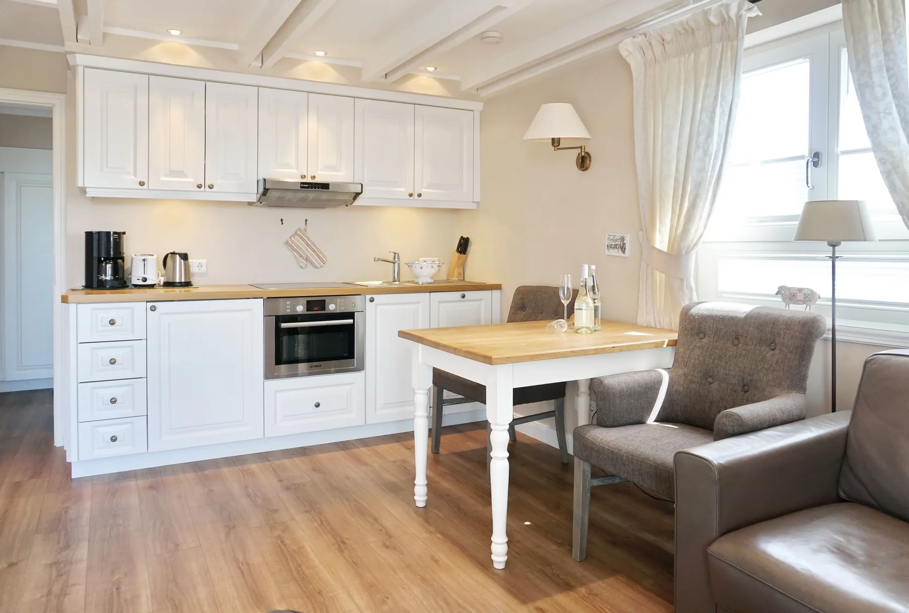 2-Raum Appartement mit ca. 32m ² Nutzfläche, Parkplatz, Nichtraucher.