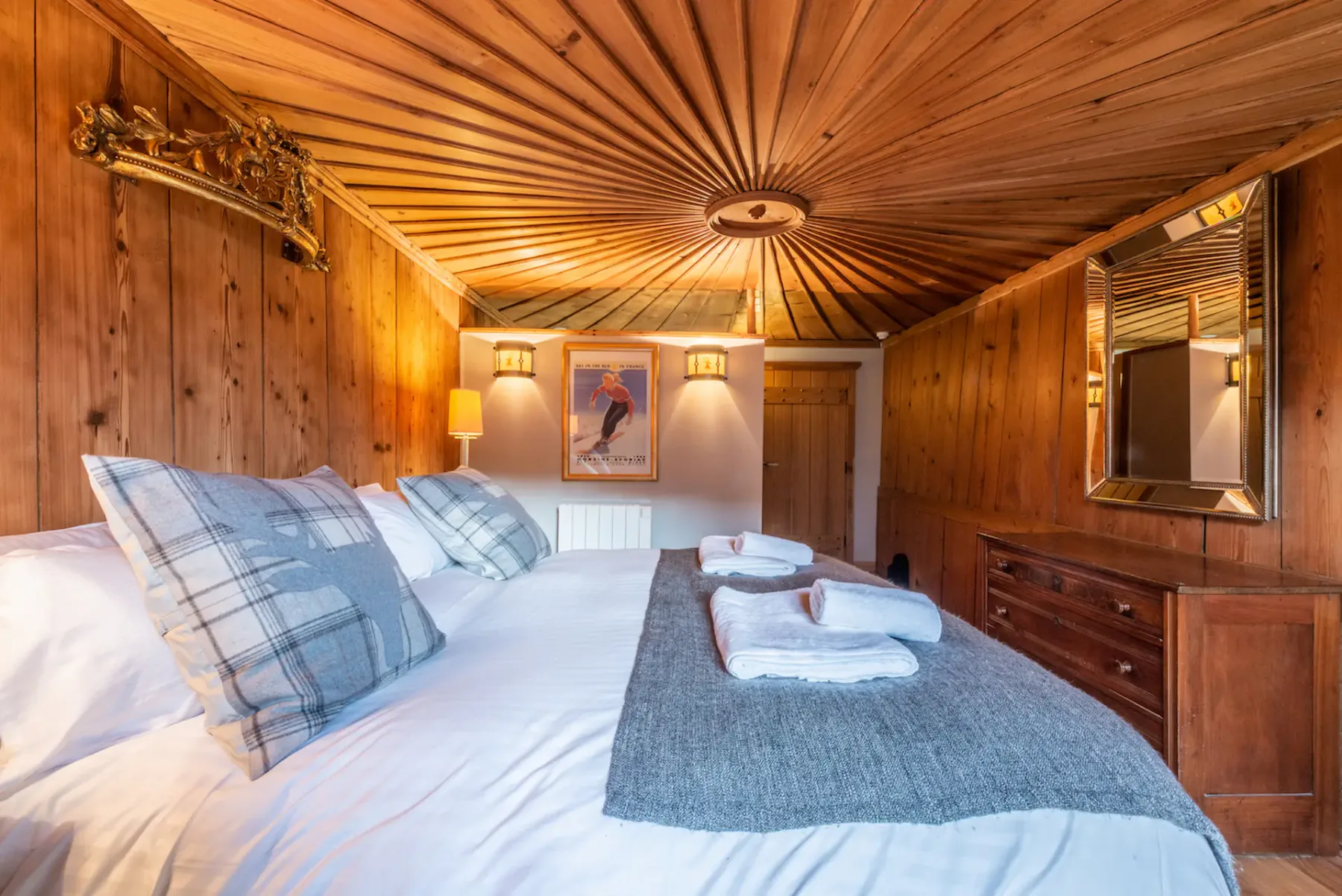 Spacious double ensuite bedroom eco-friendly chalet La Ferme de Margot Morzine