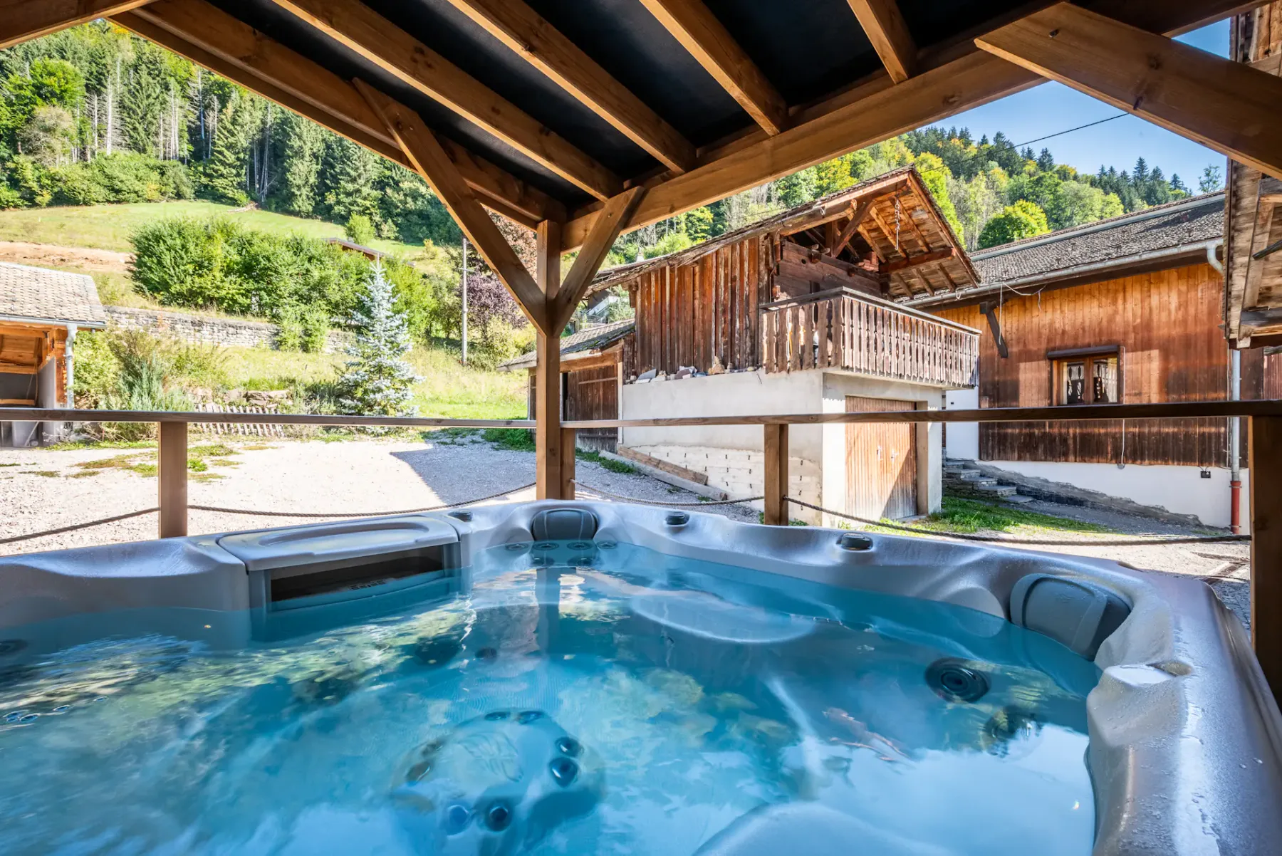 Outdoor hot tub mountain views ski in ski out chalet La Ferme de Margot Morzine