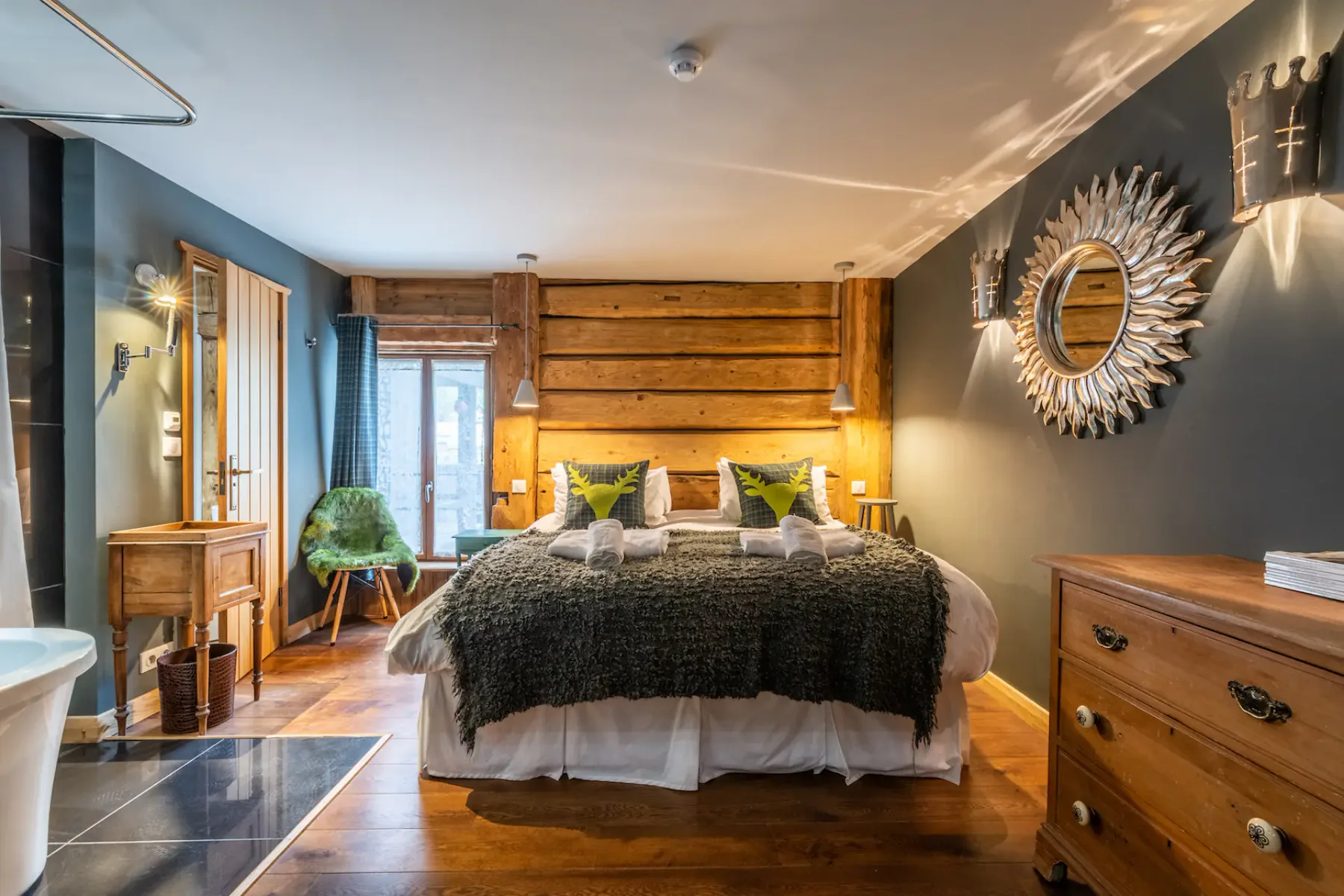 A bedroom with a large bed, wooden headboard, and matching bedside lamps.