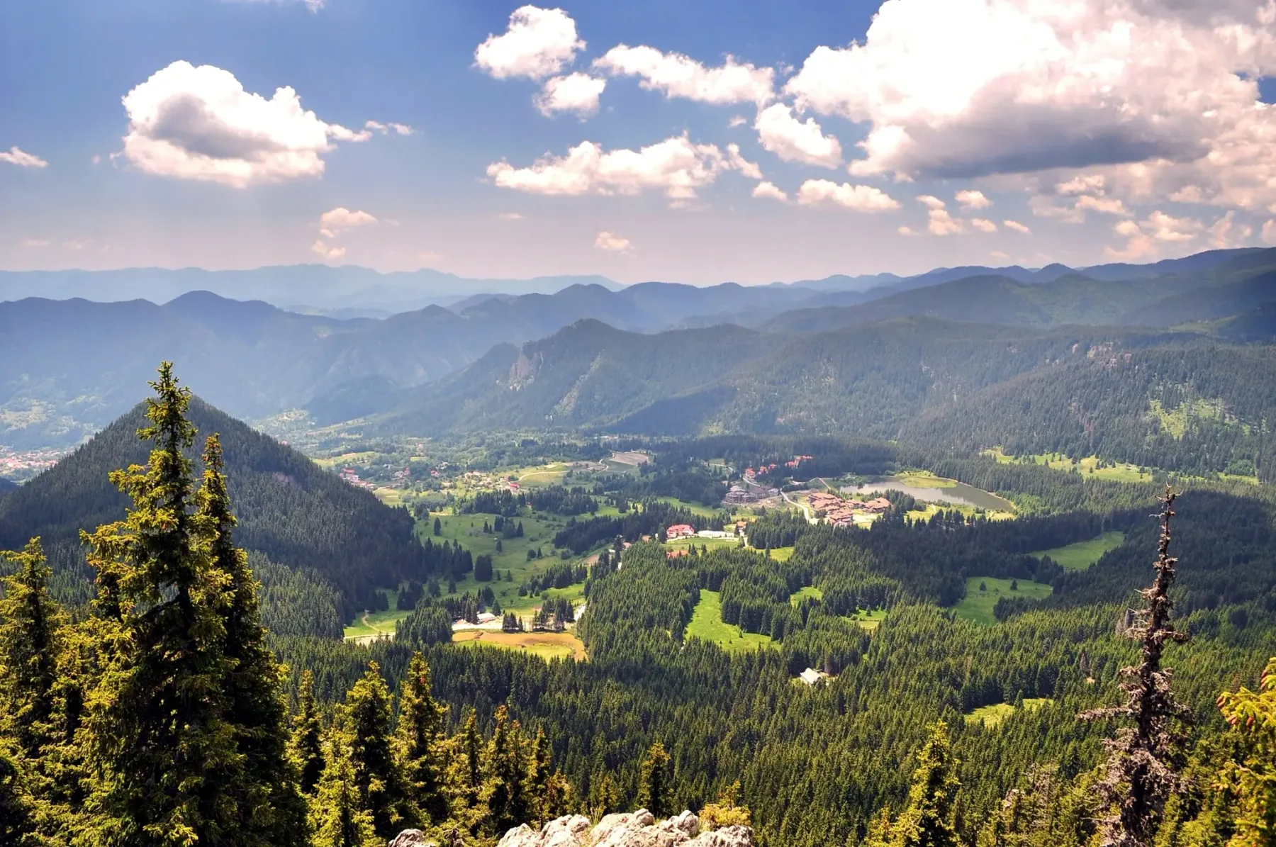 Panorámica de verano en Pamporovo