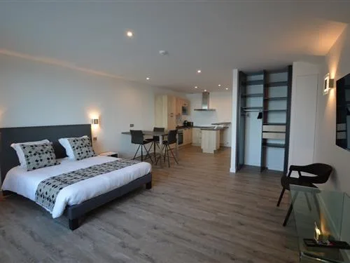 40 m² studio with equipped kitchen and dressing room