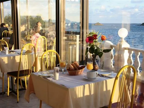 Hotel Les Arcades property photo