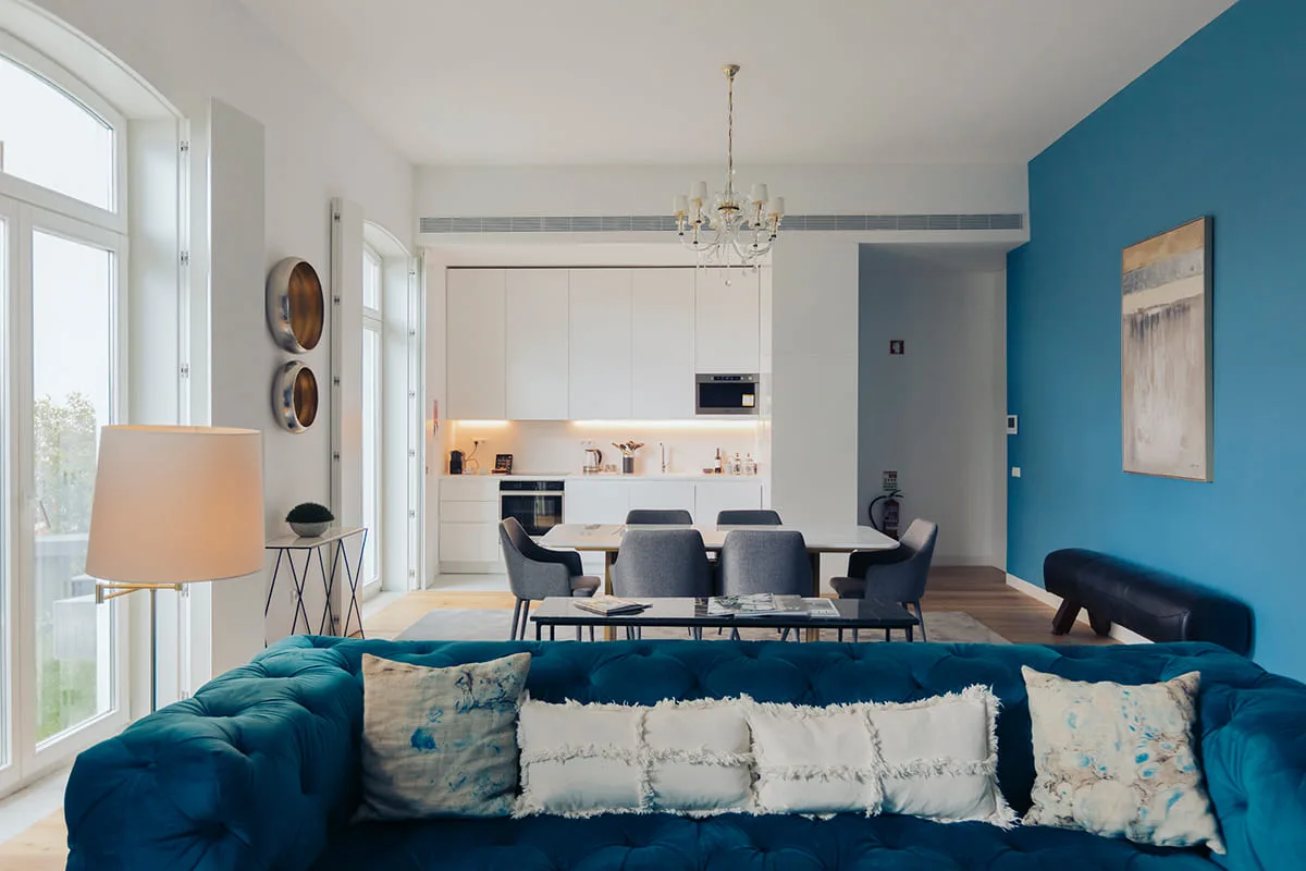 Zona de estar del apartamento de dos dormitorios con terraza y jacuzzi