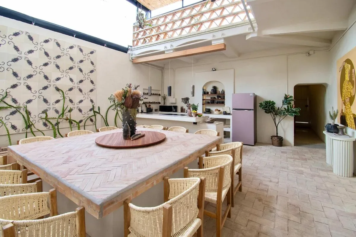 Stylish 6BR with Lovely Terrace