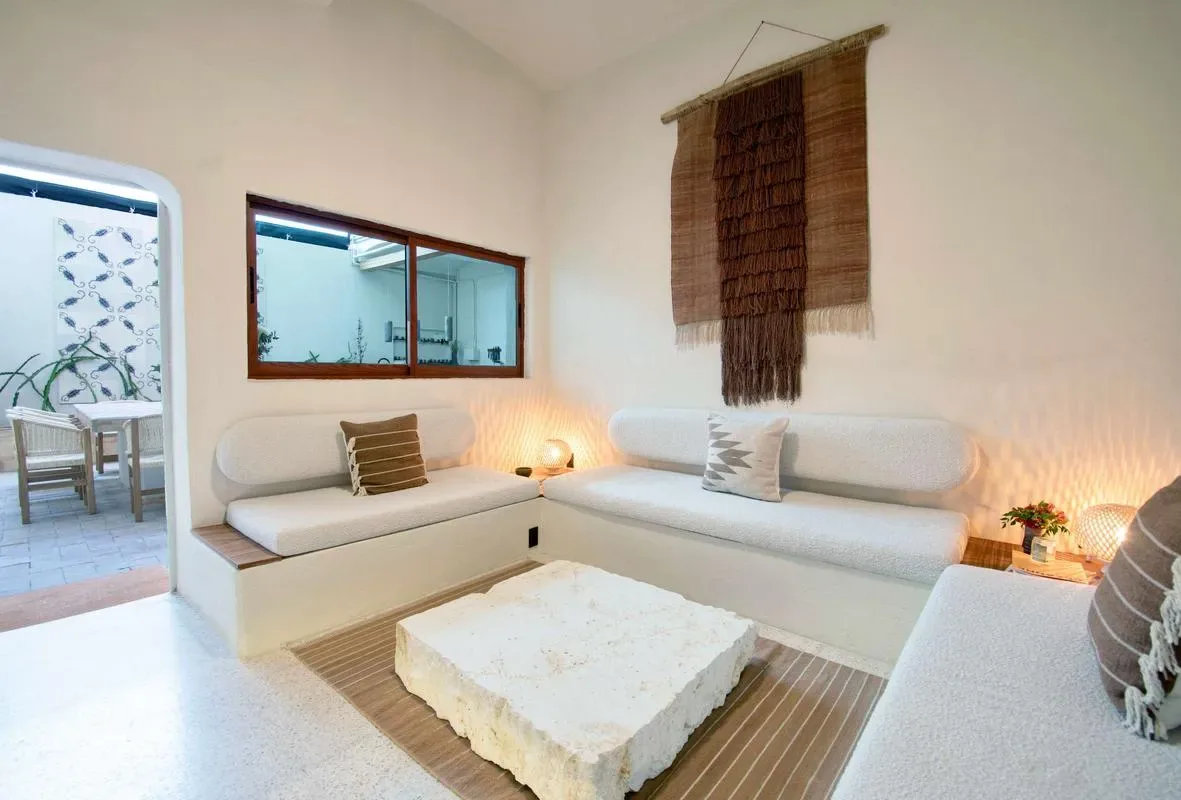 Stylish 6BR with Lovely Terrace