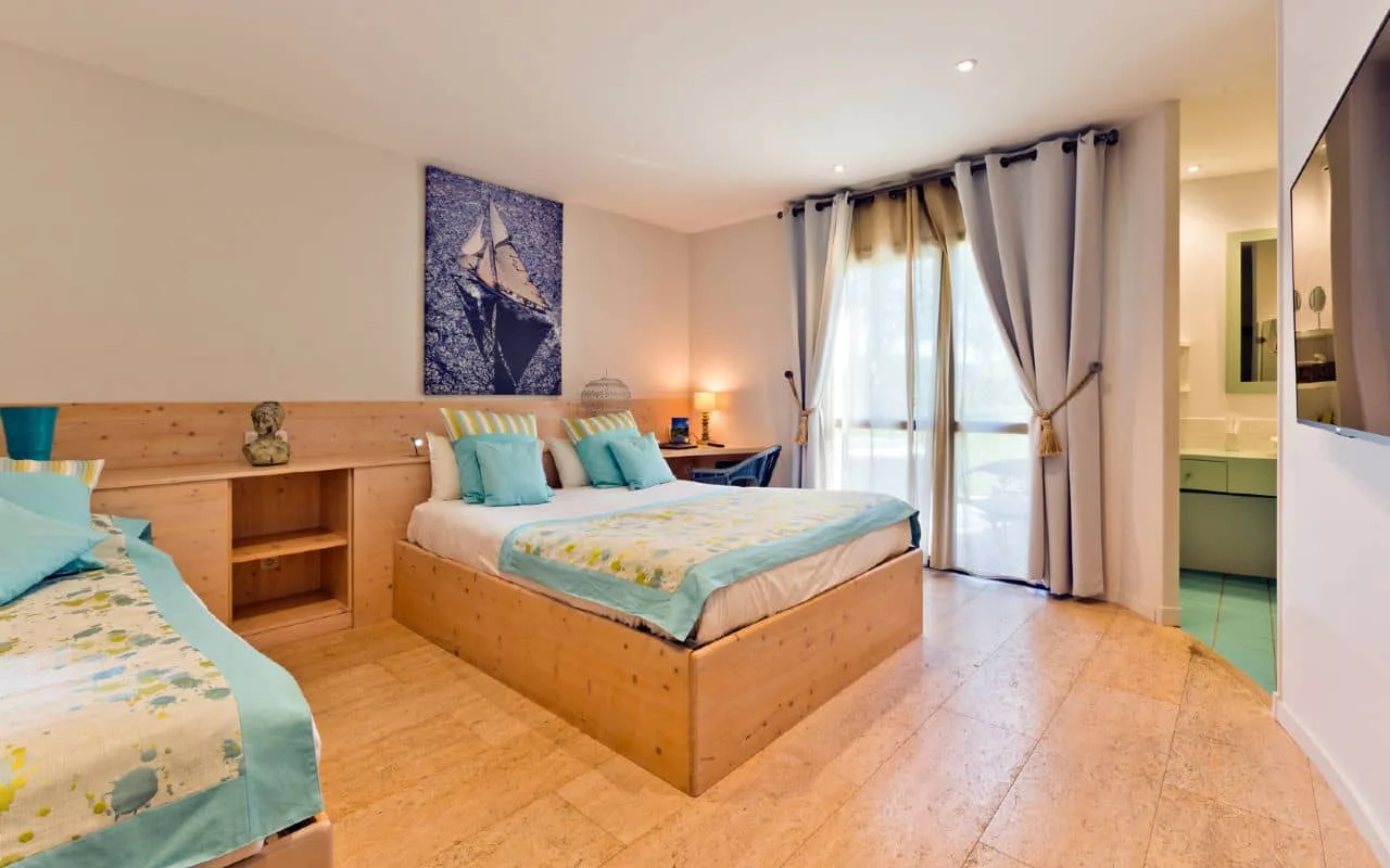 Habitación triple superior con terraza privada