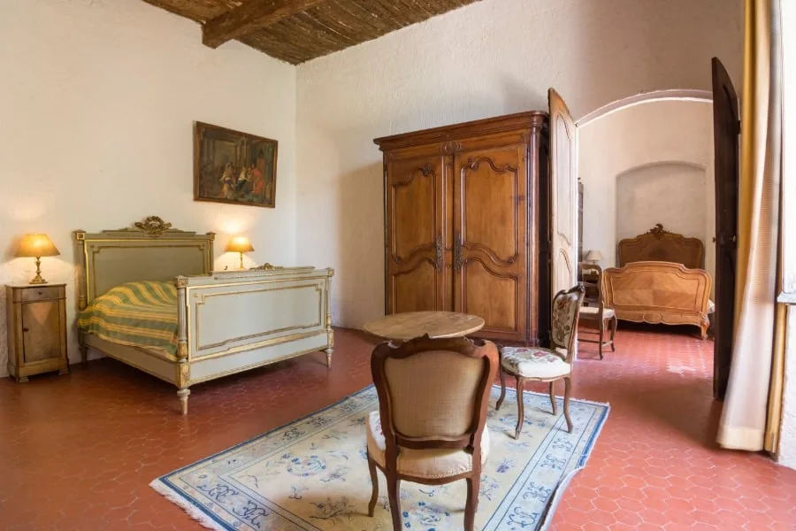 Guest room