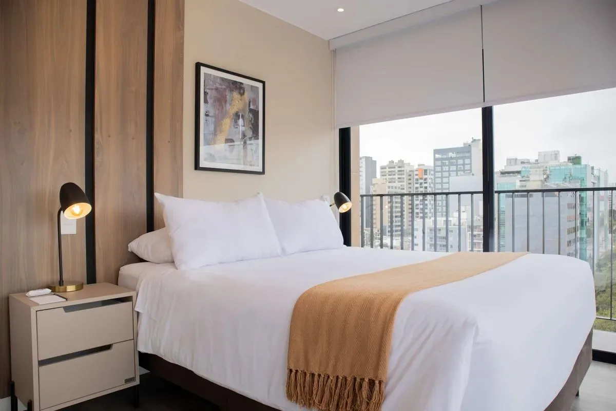 Amazing 3BR w/ Balcony in Miraflores