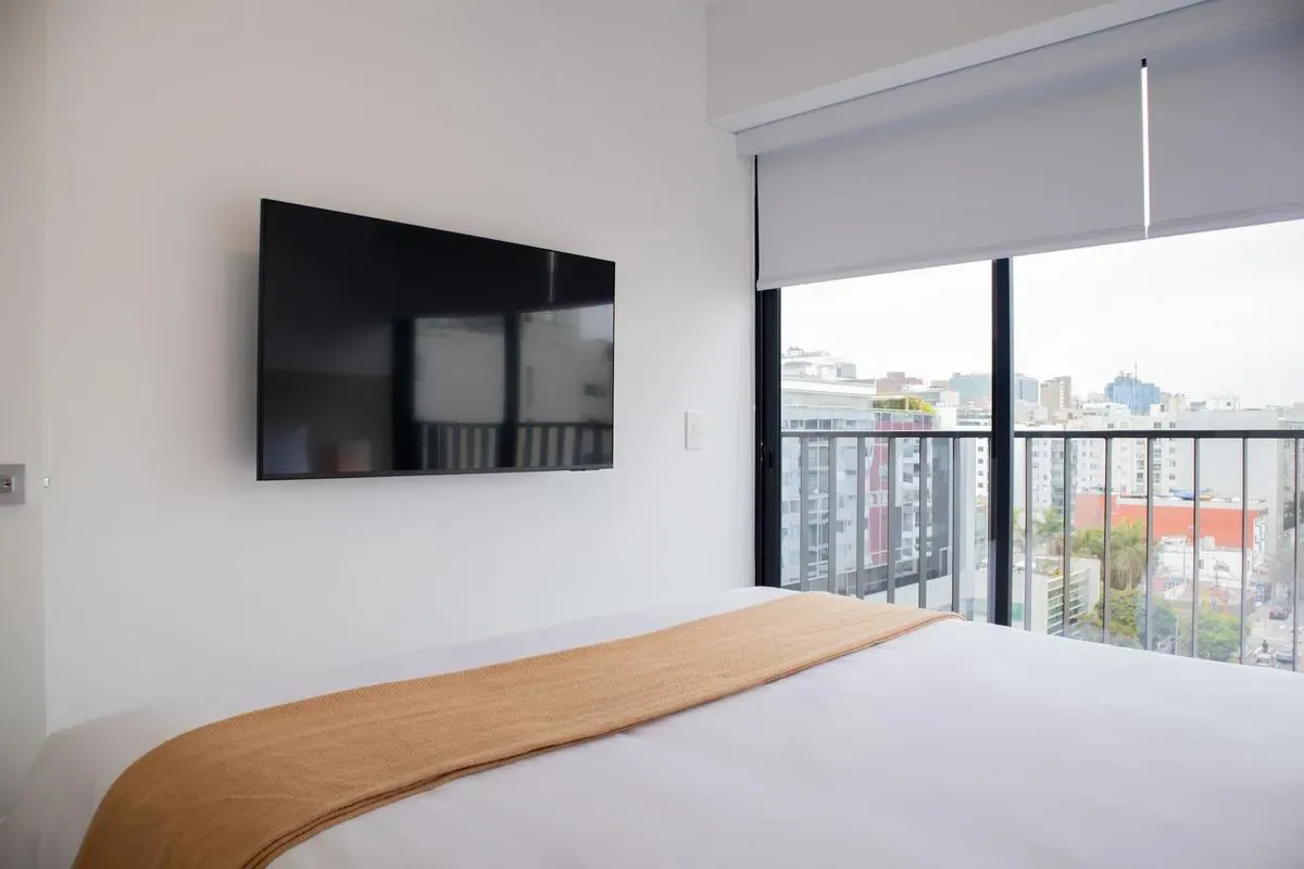 Amazing 3BR w/ Balcony in Miraflores