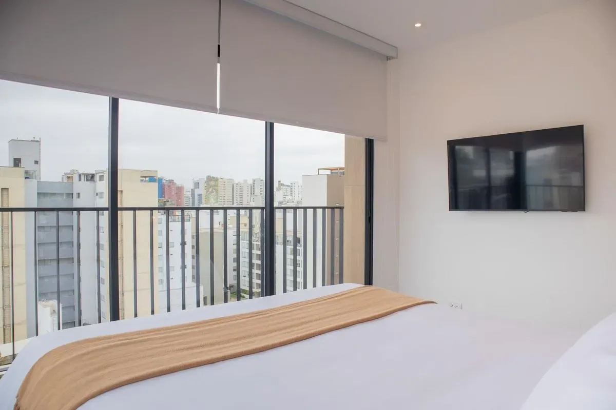 Amazing 3BR w/ Balcony in Miraflores