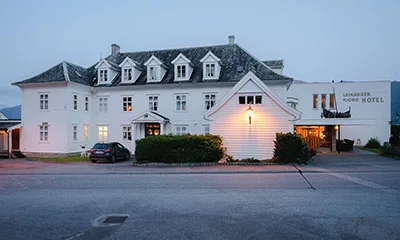 Leikanger Fjordhotel entrance
