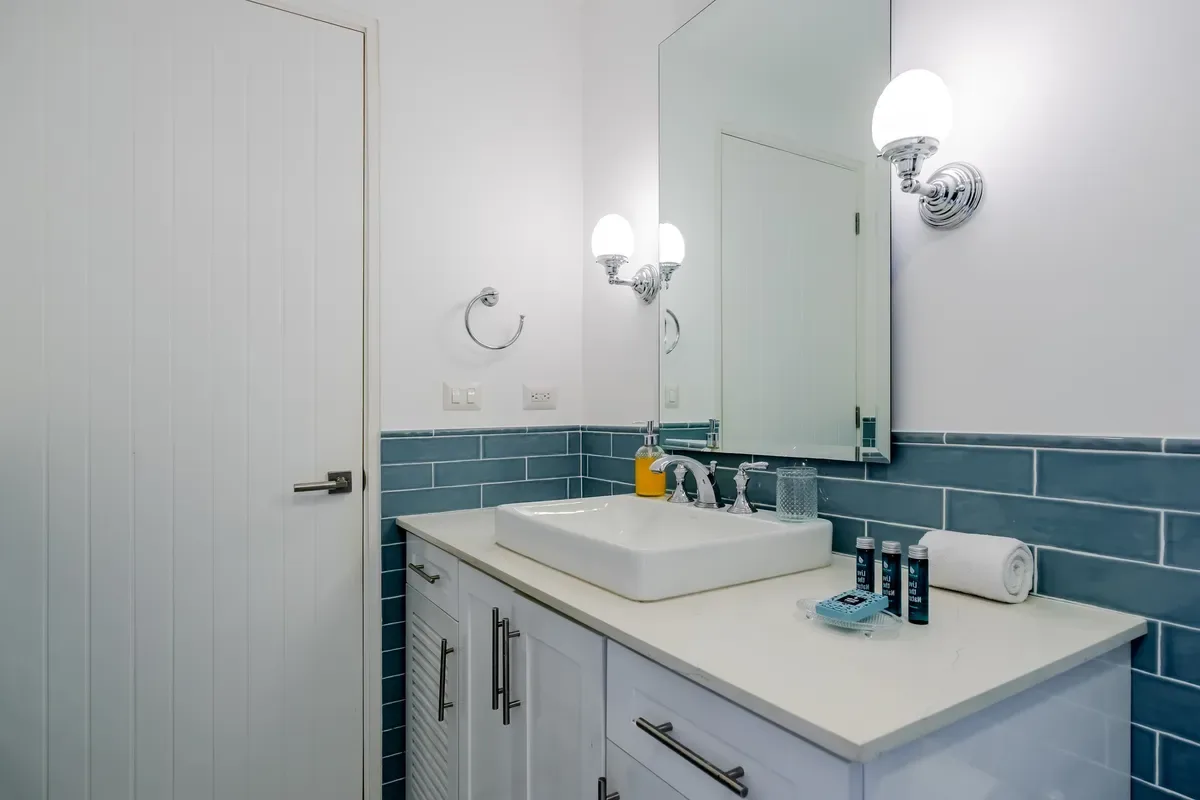Luxury 1BR in Casco Antiguo w/ Balcony & View