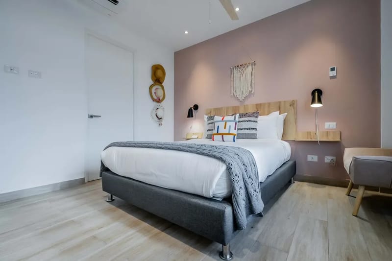 Luxury 1BR in Casco Antiguo w/ Balcony & View