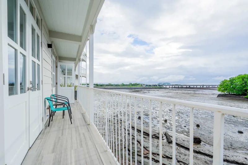Luxury 1BR in Casco Antiguo w/ Balcony & View