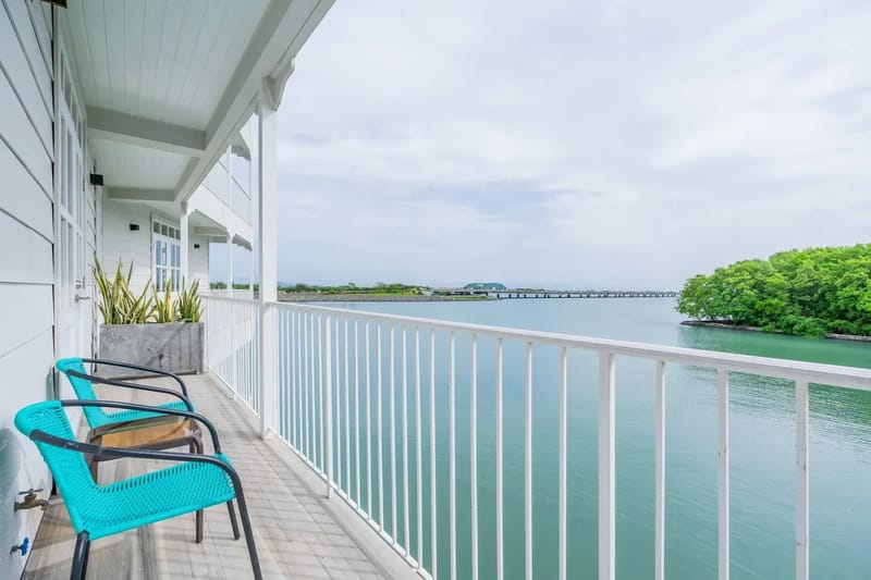 Luxury 1BR in Casco Antiguo w/ Balcony & View