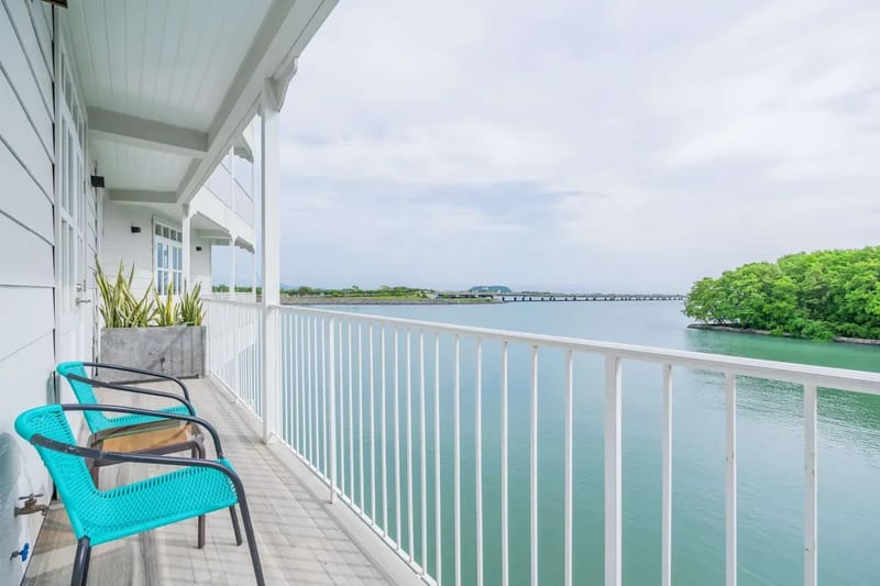 Luxury 1BR in Casco Antiguo w/ Balcony & View
