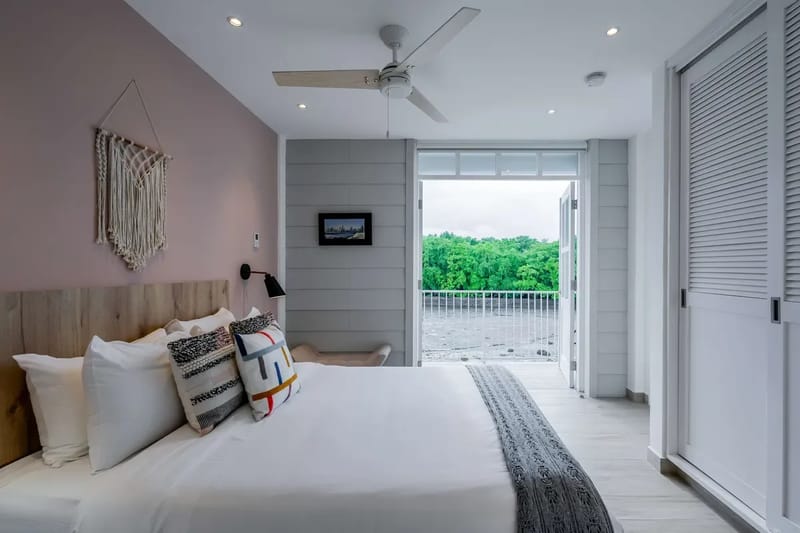 Luxury 1BR in Casco Antiguo w/ Balcony & View