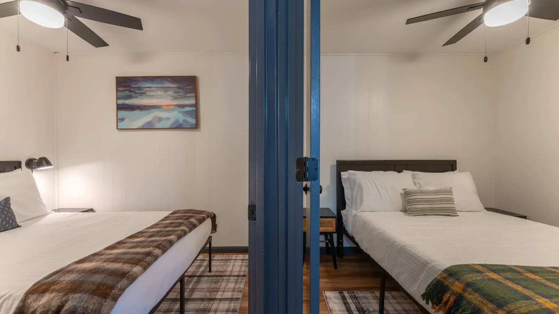 Room with twin beds and ceiling fans