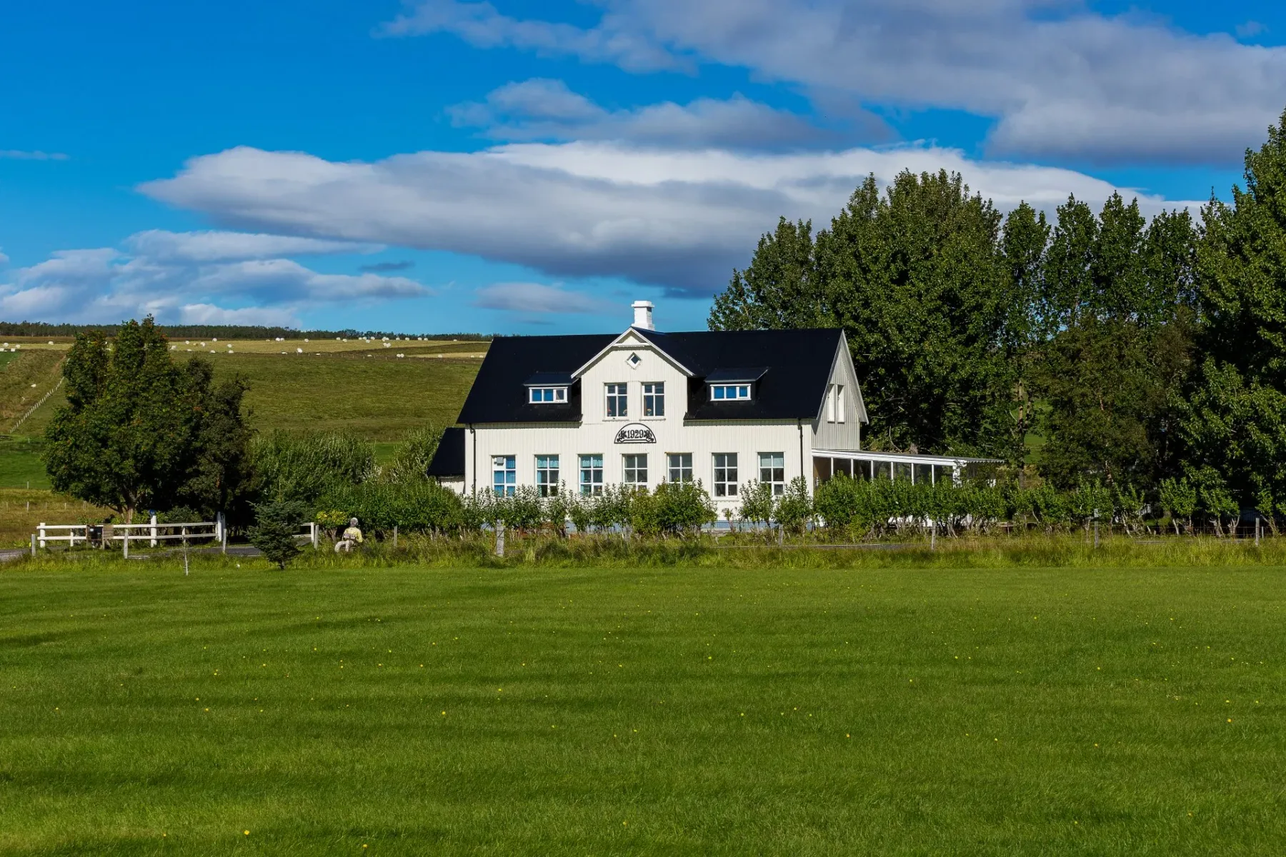 Guesthouse Húsið
