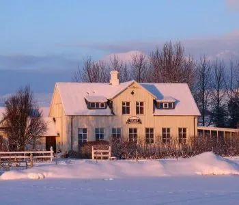 Guesthouse Húsið