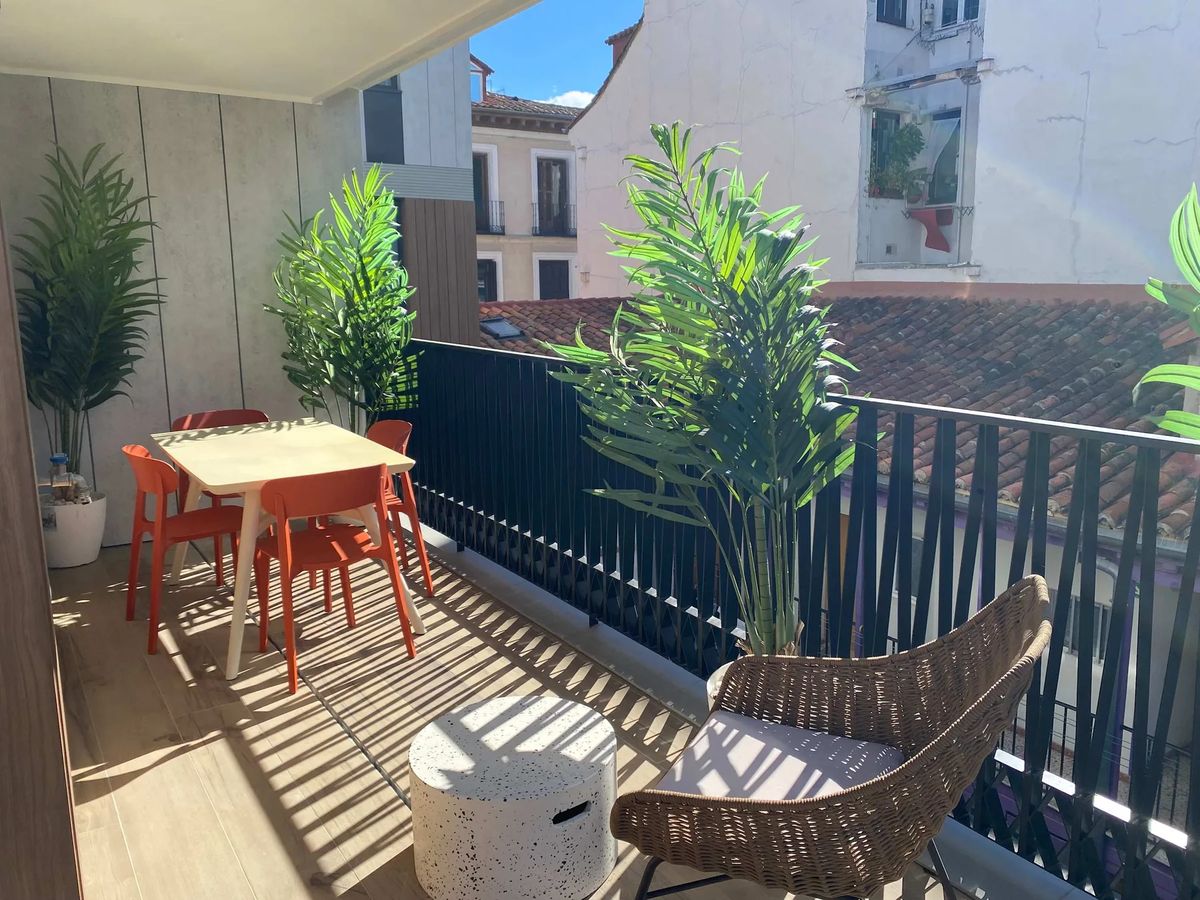 Stylish 2BR w/ Sunny Terrace in Chueca