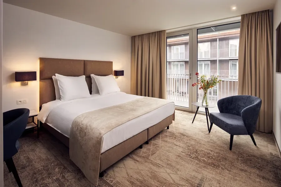 Poolview room