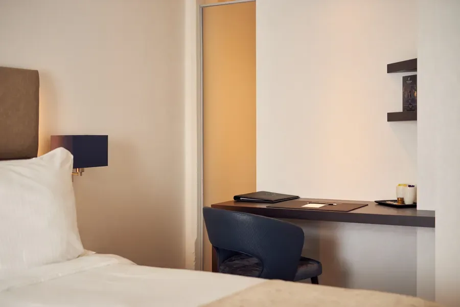 Poolview room