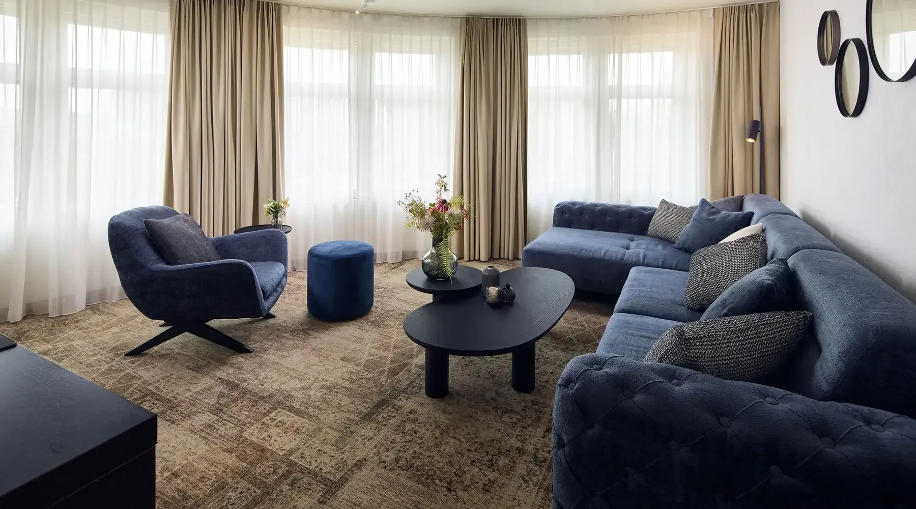 Business Suite sitting area