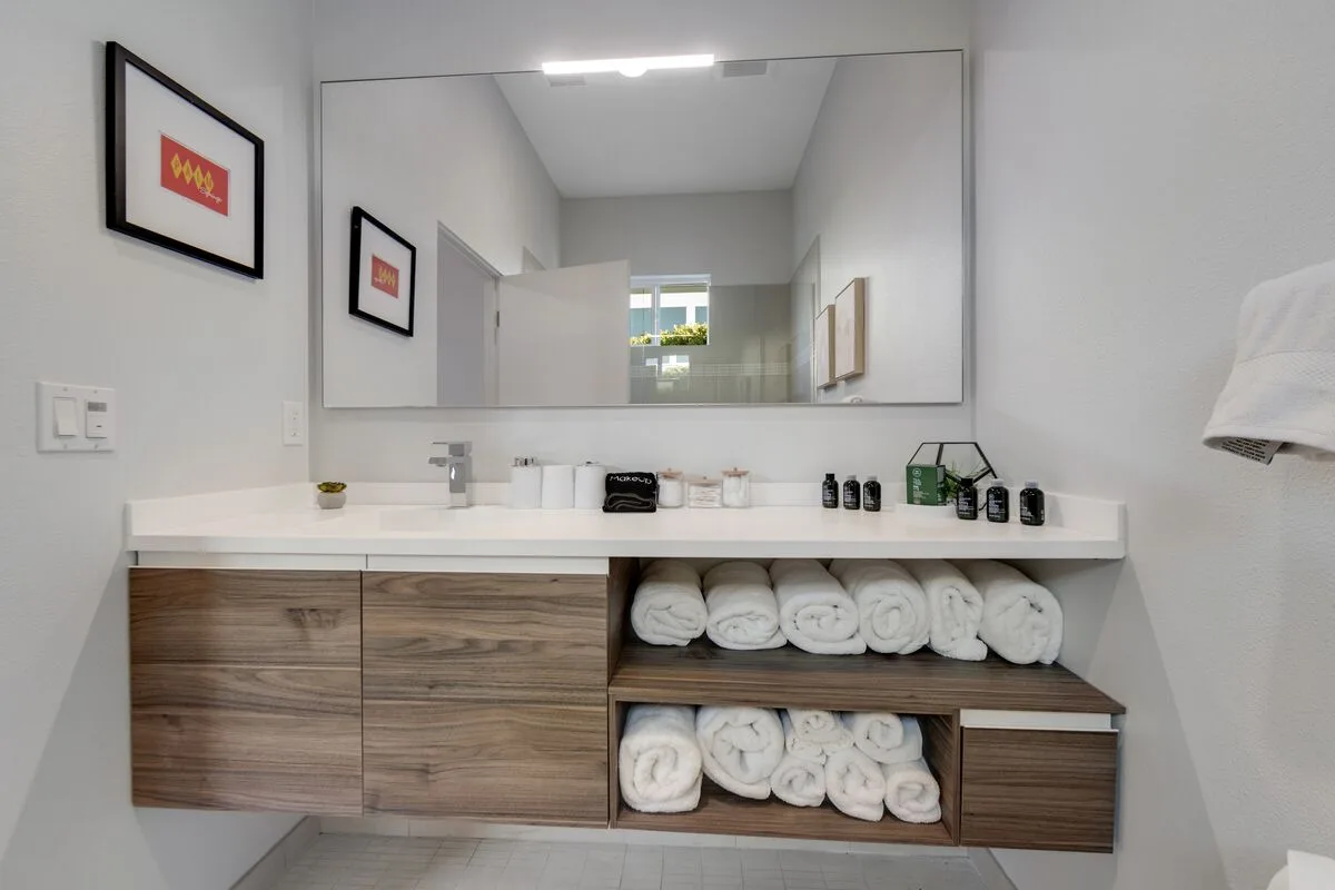 Modern Distinction in South Palm Springs - 3922
